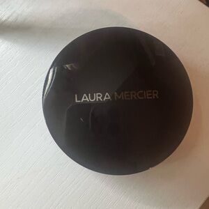 Laura Mercier color (1N2 02
•
Very Fair with Neutral Undertones